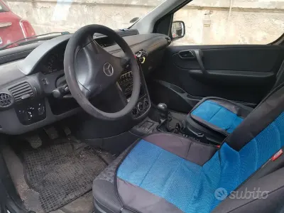 Usata Mercedes Vaneo 102 CV (75 kW) 2003 Nero Monovolume