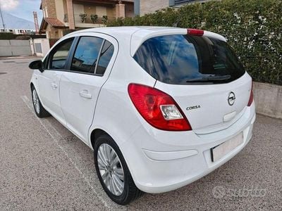 Usata Opel Corsa 86 CV (63 kW) 2012 Bianco Berlina