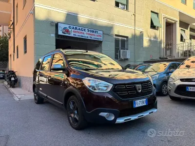 Usata Dacia Lodgy 109 CV (80 kW) 2017 Viola Monovolume
