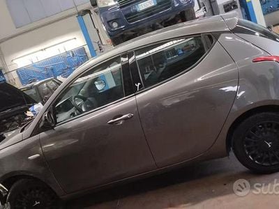 Usata Lancia Ypsilon 95 CV (69 kW) 2015 Grigio Utilitaria