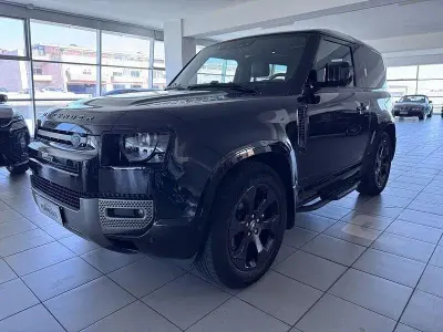 Usata Land Rover Defender SE Dynamic 199 CV (146 kW) 2025 Nero SUV
