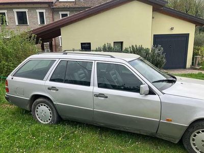 Usata Mercedes 200 120 CV (88 kW) 1990 Argento Station wagon