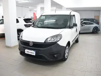 Usata Fiat Doblò Lounge 95 CV (69 kW) 2020 Bianco Monovolume
