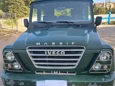 Usata Iveco Massif 177 CV (130 kW) 2010 Verde SUV