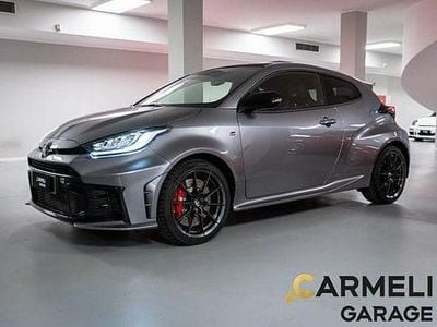 Usata Toyota Yaris 280 CV (205 kW) 2024 Grigio scuro metallizzato Utilitaria