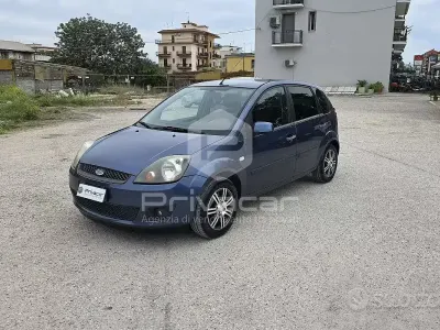 Brugt Ford Fiesta Ghia 68 HK (50 kW) 2006 Grå Hatchback