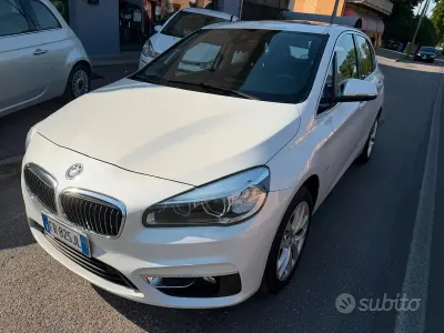 Usata BMW 220 Active Tourer Luxury Line 190 CV (139 kW) 2018 Bianco Monovolume
