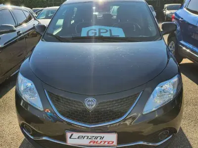 Usata Lancia Ypsilon Gold 69 CV (50 kW) 2018 Nero Utilitaria