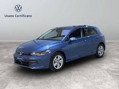 Usata VW Golf VIII Life 116 CV (85 kW) 2025 Anemone blue metallizzato Berlina