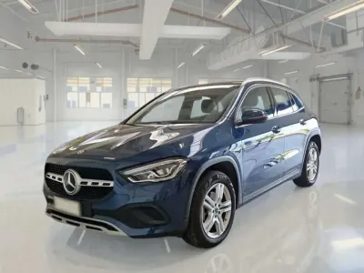 Usata Mercedes GLA250 Business 160 CV (117 kW) 2023 Denim blue metallizzato SUV