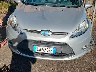 Usata Ford Fiesta 97 CV (71 kW) 2010 Grigio Utilitaria