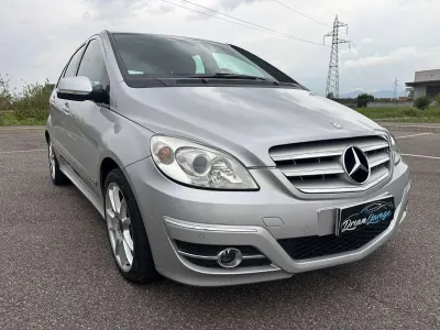 Usata Mercedes B180 109 CV (80 kW) 2008 Grigio Monovolume