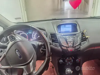 Usata Ford Fiesta Titanium 80 CV (58 kW) 2015 Grigio Utilitaria