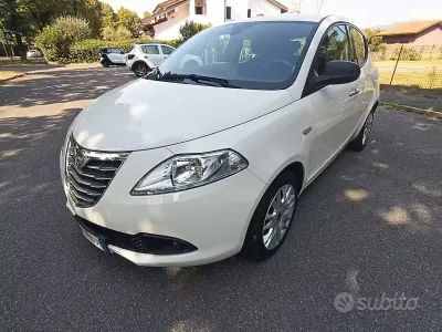 Usata Lancia Ypsilon Silver 69 CV (50 kW) 2016 Bianco Utilitaria