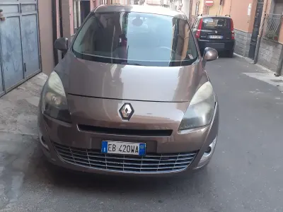 Usata Renault Scenic E-Tech 115 CV (84 kW) 2010 Marrone Berlina