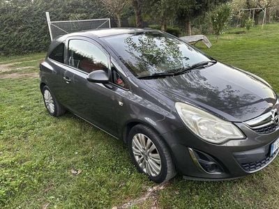 Usata Opel Corsa Club 75 CV (55 kW) 2012 Berlina