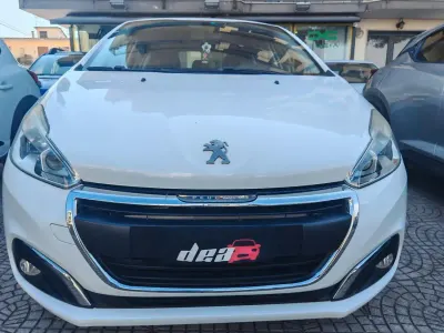 Usata Peugeot 208 Active 82 CV (60 kW) 2016 Bianco Utilitaria