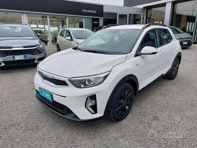 Usata Kia Stonic Style 83 CV (61 kW) 2022 Bianco SUV