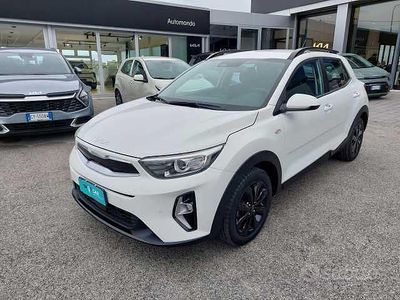 Begagnad Kia Stonic Style 84 HK (61 kW) 2022 Vit SUV
