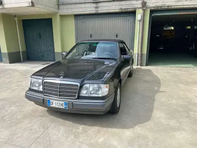 Usata Mercedes E200 136 CV (100 kW) 1994 Cabrio
