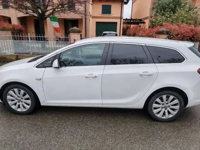 Usata Opel Astra Cosmo 110 CV (80 kW) 2010 Station wagon