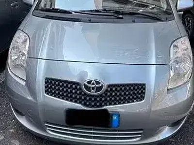 Usata Toyota Yaris Sol 86 CV (63 kW) 2008 Grigio Utilitaria