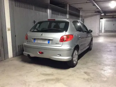 Usata Peugeot 206 60 CV (44 kW) 2005 Argento Berlina