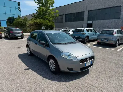 Usata Fiat Punto Easy 69 CV (50 kW) 2012 Grigio Utilitaria