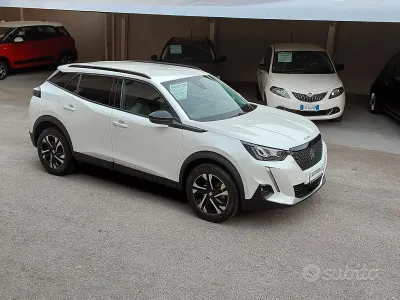 Usata Peugeot 2008 Allure 131 CV (96 kW) 2022 Bianco SUV