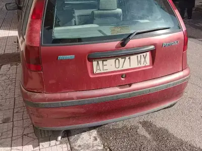 Usata Fiat Punto 73 CV (53 kW) 1995 Rosso Berlina