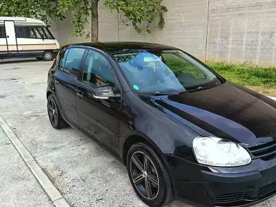 Begagnad VW Golf IV 105 HK (77 kW) 2004 Svart Sedan