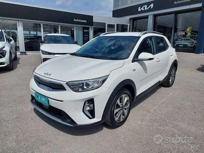Usata Kia Stonic Style 84 CV (61 kW) 2022 Bianco SUV