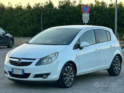 Usata Opel Corsa 95 CV (69 kW) 2011 Bianco Utilitaria
