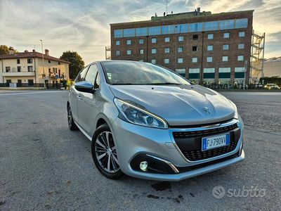 Usata Peugeot 208 Allure 75 CV (55 kW) 2017 Grigio Utilitaria