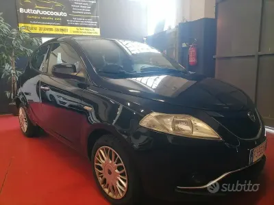 Usado Lancia Ypsilon 69 CV (50 kW) 2017 Negro Utilitario