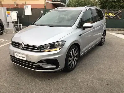 Usata VW Touran Highline 116 CV (85 kW) 2018 Argento Monovolume