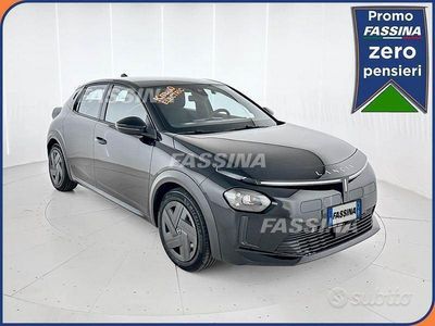 Nuova Lancia Ypsilon 61 kW (84 CV) 2025 Nero Utilitaria