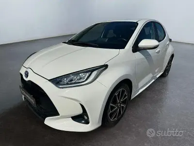 Usata Toyota Yaris Hybrid Trend 116 CV (85 kW) 2022 Bianco Berlina