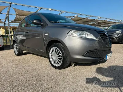 Usata Lancia Ypsilon Gold 69 CV (50 kW) 2015 Grigio Utilitaria