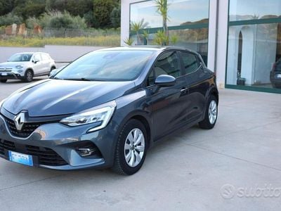 Usata Renault Clio V Intens 85 CV (62 kW) 2020 Grigio Berlina