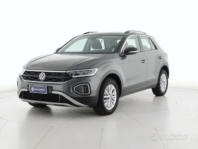 Usata VW T-Roc Life 150 CV (110 kW) 2024 Grigio SUV