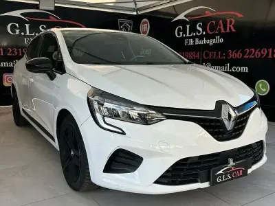 Begagnad Renault Clio V 100 HK (73 kW) 2022 Vit Sedan