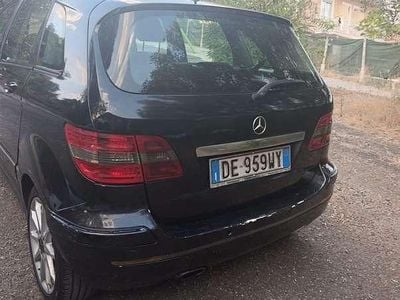 Mercedes B200