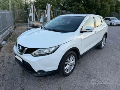 Usata Nissan Qashqai Acenta 110 CV (80 kW) 2015 Bianco SUV