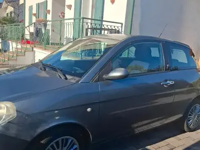 Usata Lancia Ypsilon 60 CV (44 kW) 2008 Grigio Utilitaria