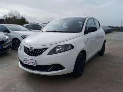 Usata Lancia Ypsilon Silver 69 CV (50 kW) 2021 Bianco Utilitaria