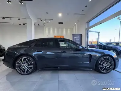 Usata Porsche Panamera 330 CV (242 kW) 2019 Grigio Berlina