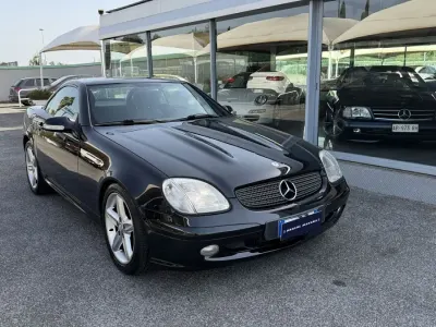 Usata Mercedes SLK320 217 CV (159 kW) 2001 Nero Cabrio
