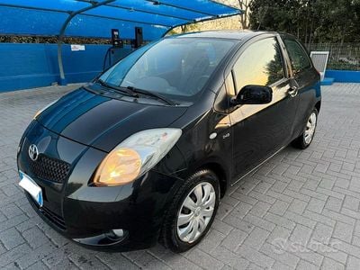 Usata Toyota Yaris 90 CV (66 kW) 2007 Nero Utilitaria