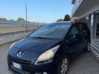 Usata Peugeot 5008 Business-Line 150 CV (110 kW) 2011 Blu Monovolume